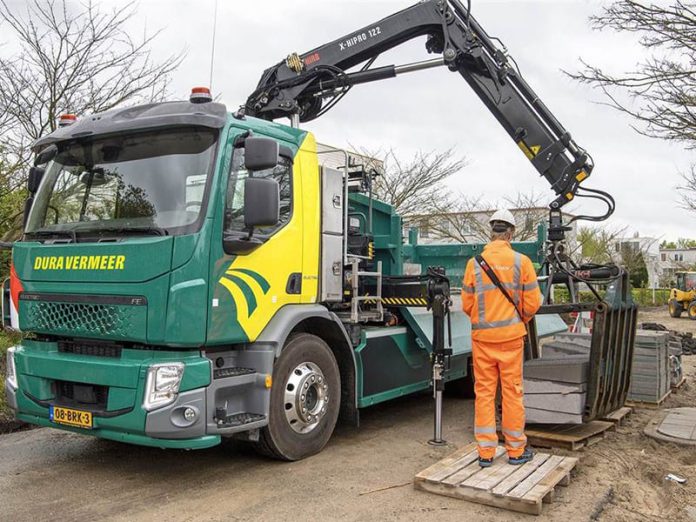 Hiab Vinçli Elektrikli Volvo Kamyon Şantiyede